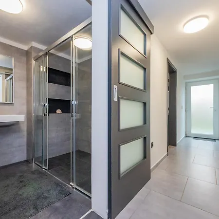Next The Train Station Appartement
